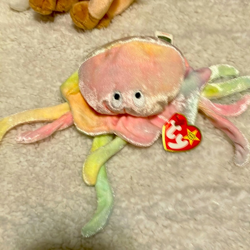 "Goochy" Beanie Baby in new condition